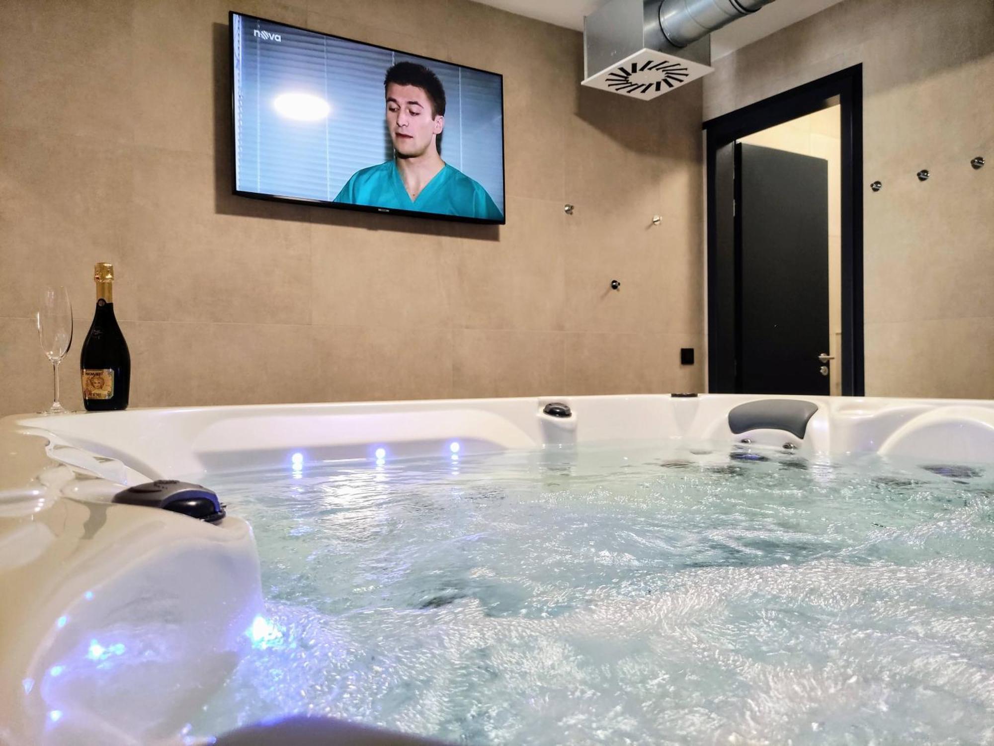 Grand Spa Harrachov - Wellness Luxusni Apartman S Velkou Virivkou, Saunou, Kuchyni A Venkovnim Posezenim V Centru Harrachova Habitación foto